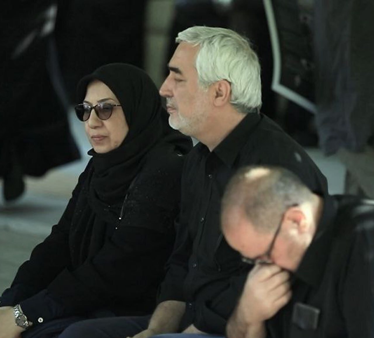تصویری غمگین از کارگردان سرشناس سینمای ایران در مراسم تشییع رئیسی +عکس