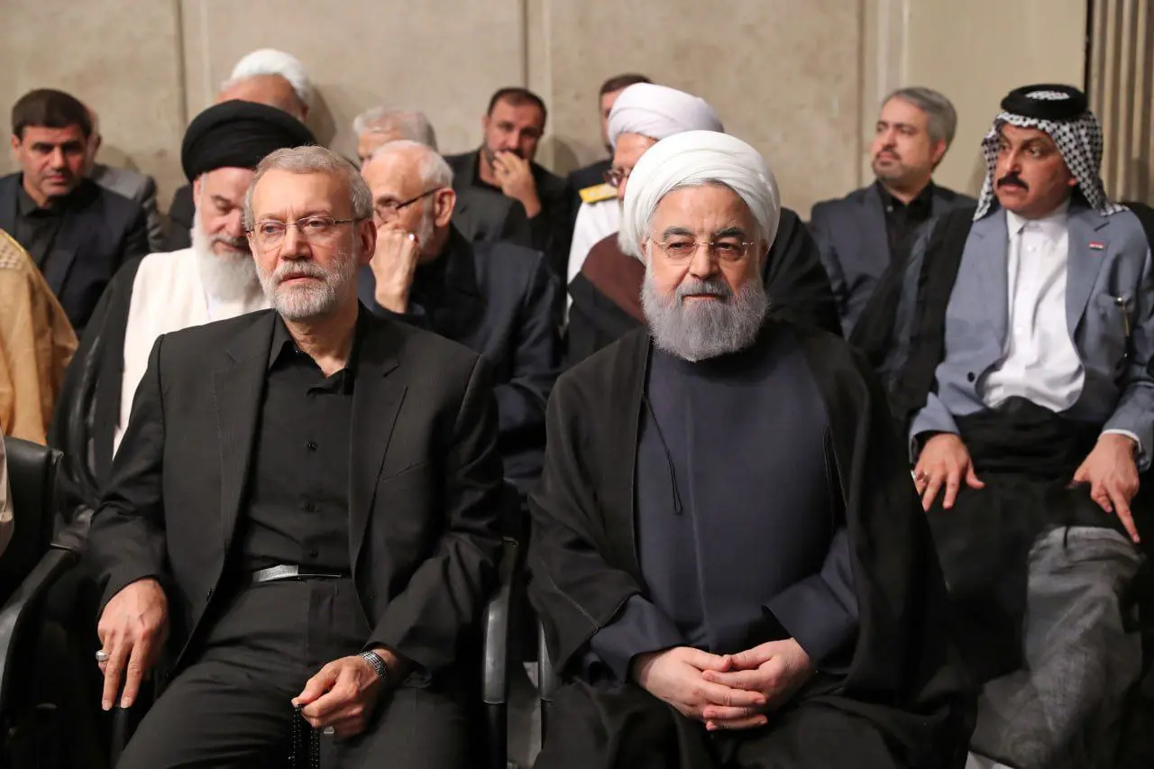 روحانی کنار لاریجانی در مراسم رئیسی(عکس)