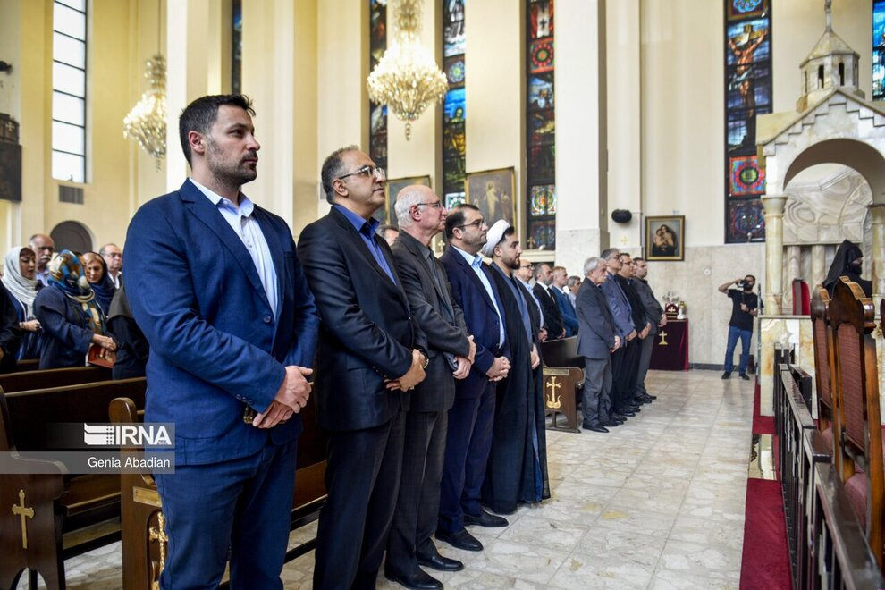 ادای احترام و دعا برای سید ابراهیم رئیسی در کلیسای سرکیس(عکس)