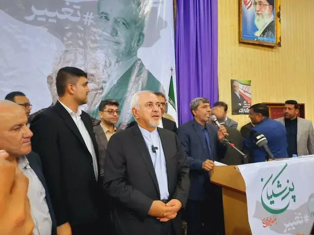 ظریف: برای اینکه هیچکس یک ایرانی را تهدید نکند رای بدهیم /باید در کنارهم ایران بهتری را بسازیم